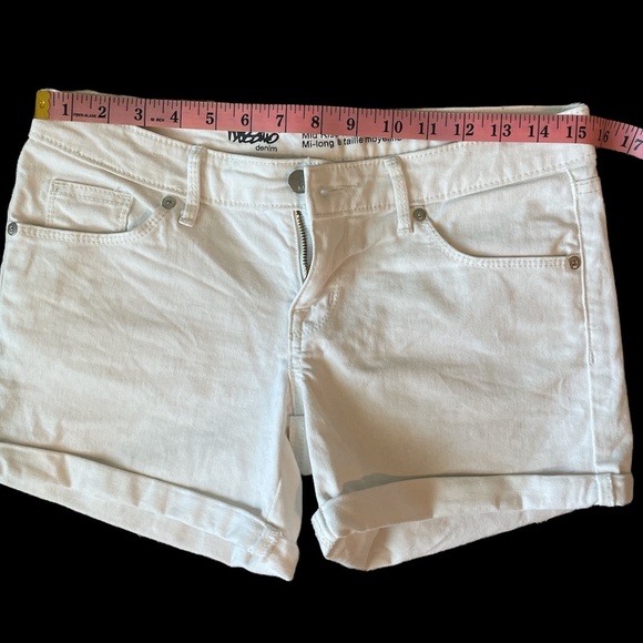 Mossimo White Mid-Rise Denim shorts (2) - Picture 4 of 5
